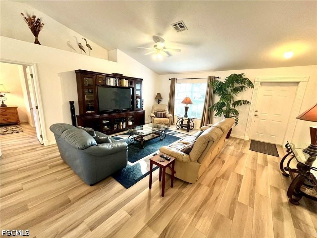 818 Sw 8th Pl - Photo 4 of 26