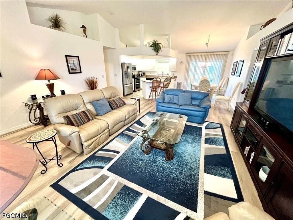 818 Sw 8th Pl - Photo 5 of 26