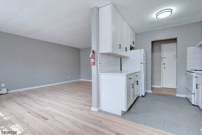 138 Roseland Ave - Photo 2 of 10