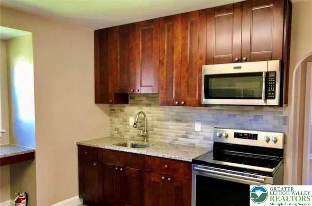 121 E Union St - Photo 3 of 6