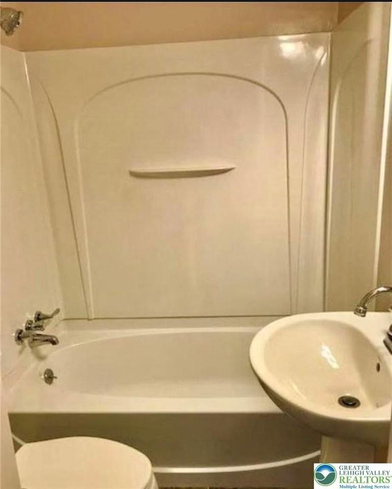 121 E Union St - Photo 5 of 6