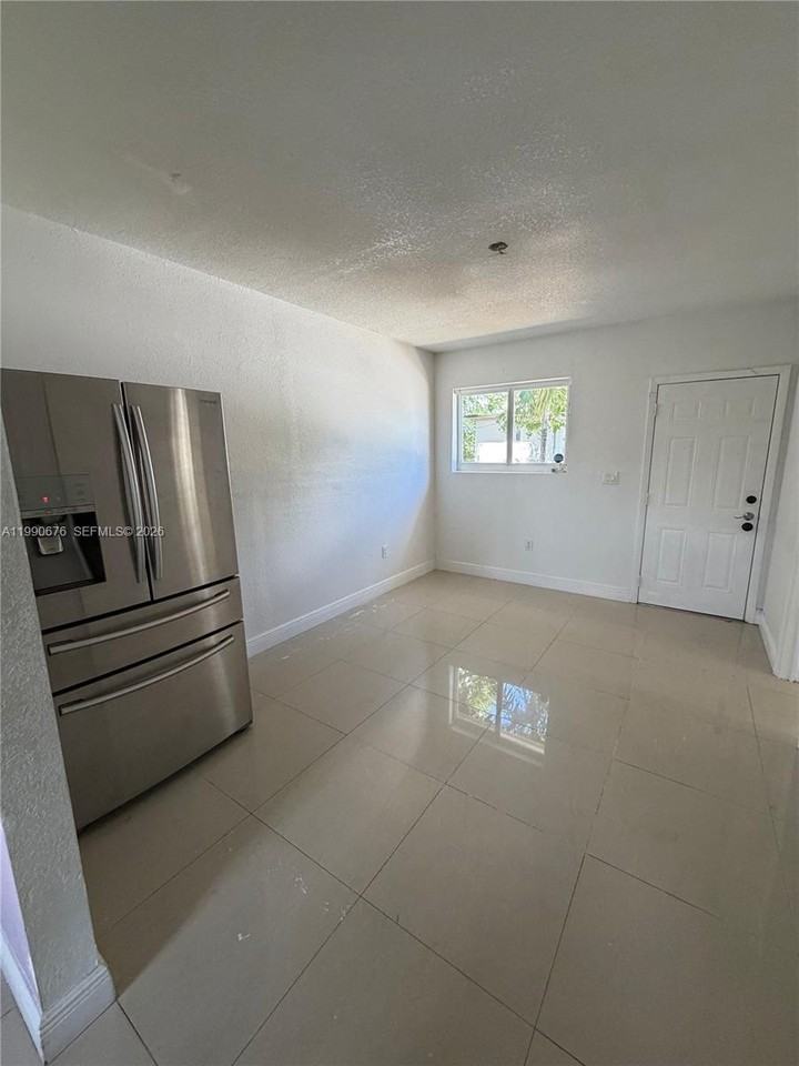 12210 Ne 14th Ave - Photo 2 of 8