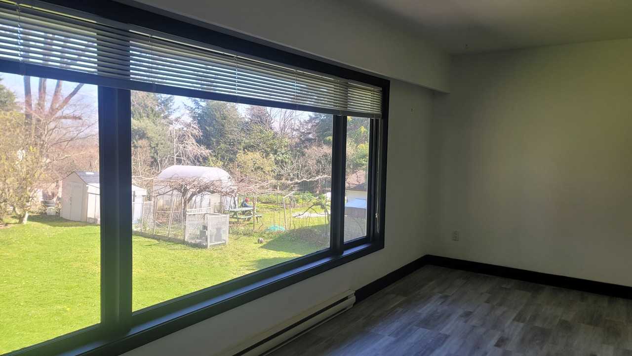 1840 Grandview Dr - Photo 3 of 12