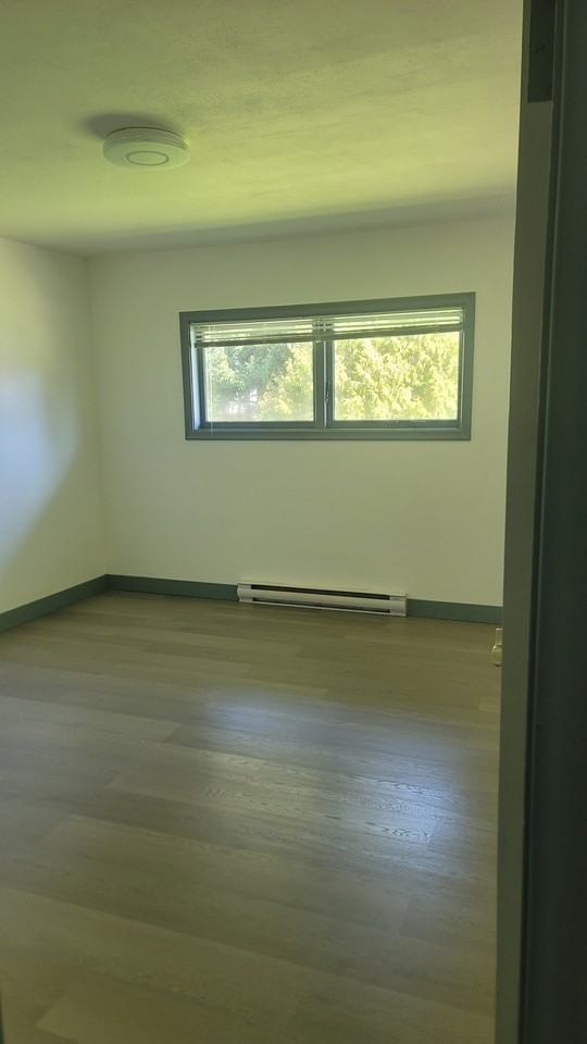 1840 Grandview Dr - Photo 4 of 12