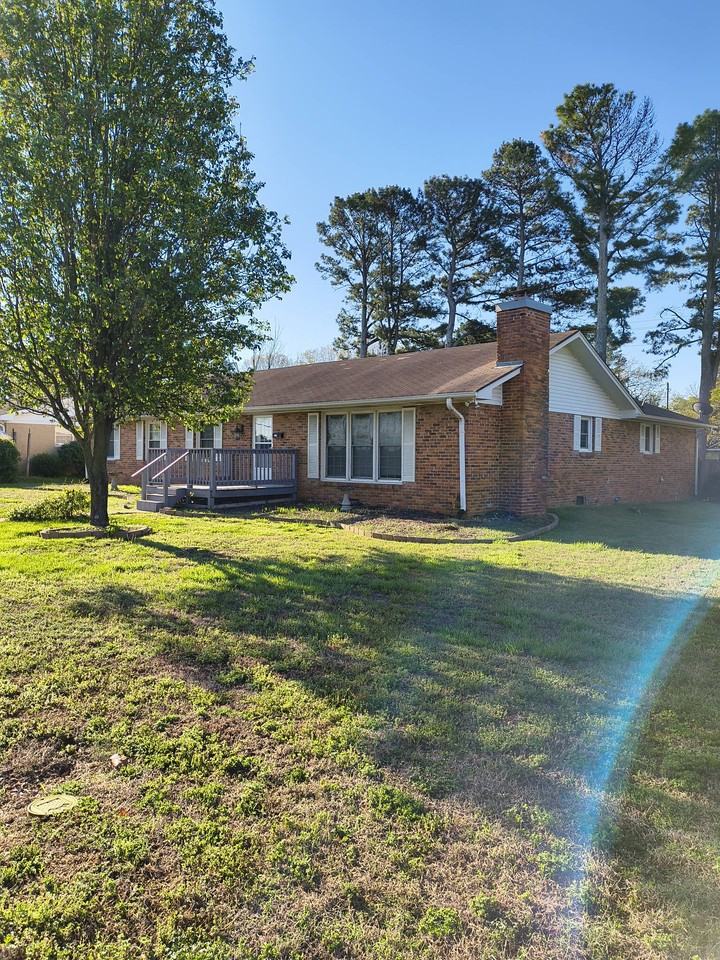 1202 Rickwood Rd - Photo 2 of 24