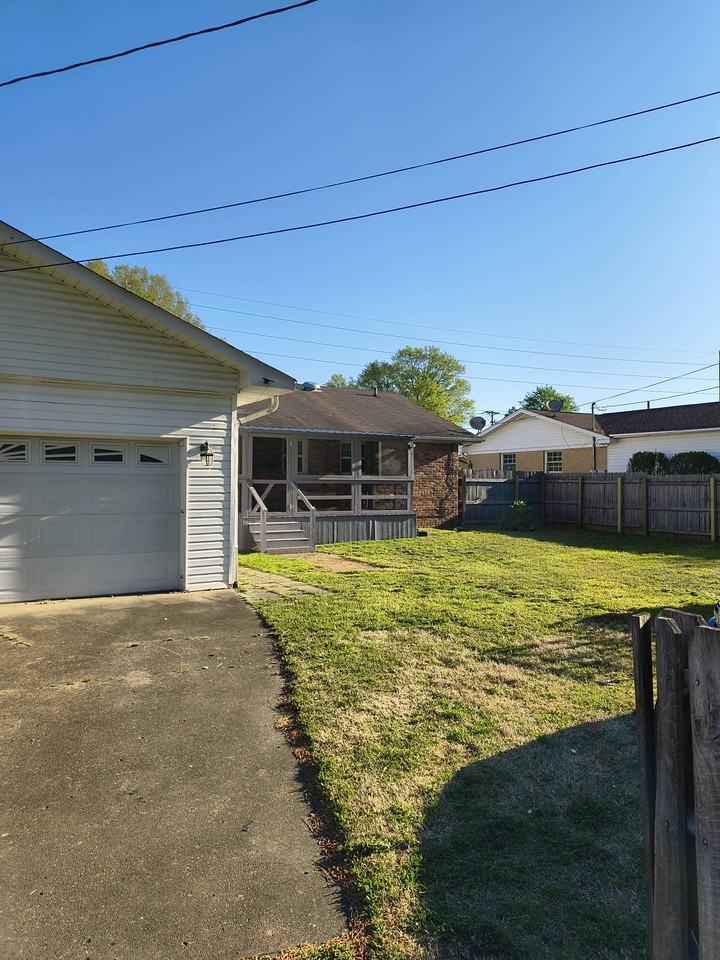 1202 Rickwood Rd - Photo 4 of 24