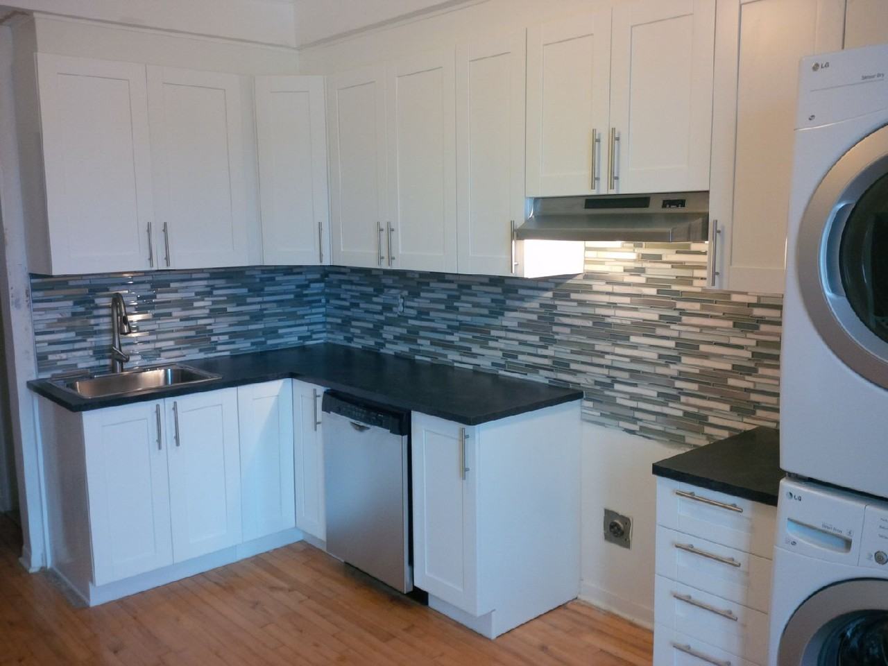 823 2e Avenue - Photo 2 of 4