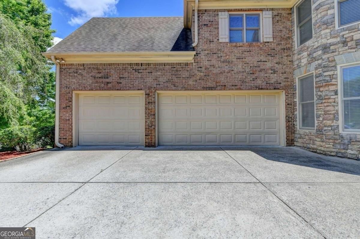 1515 Boomer Cir - Photo 3 of 35