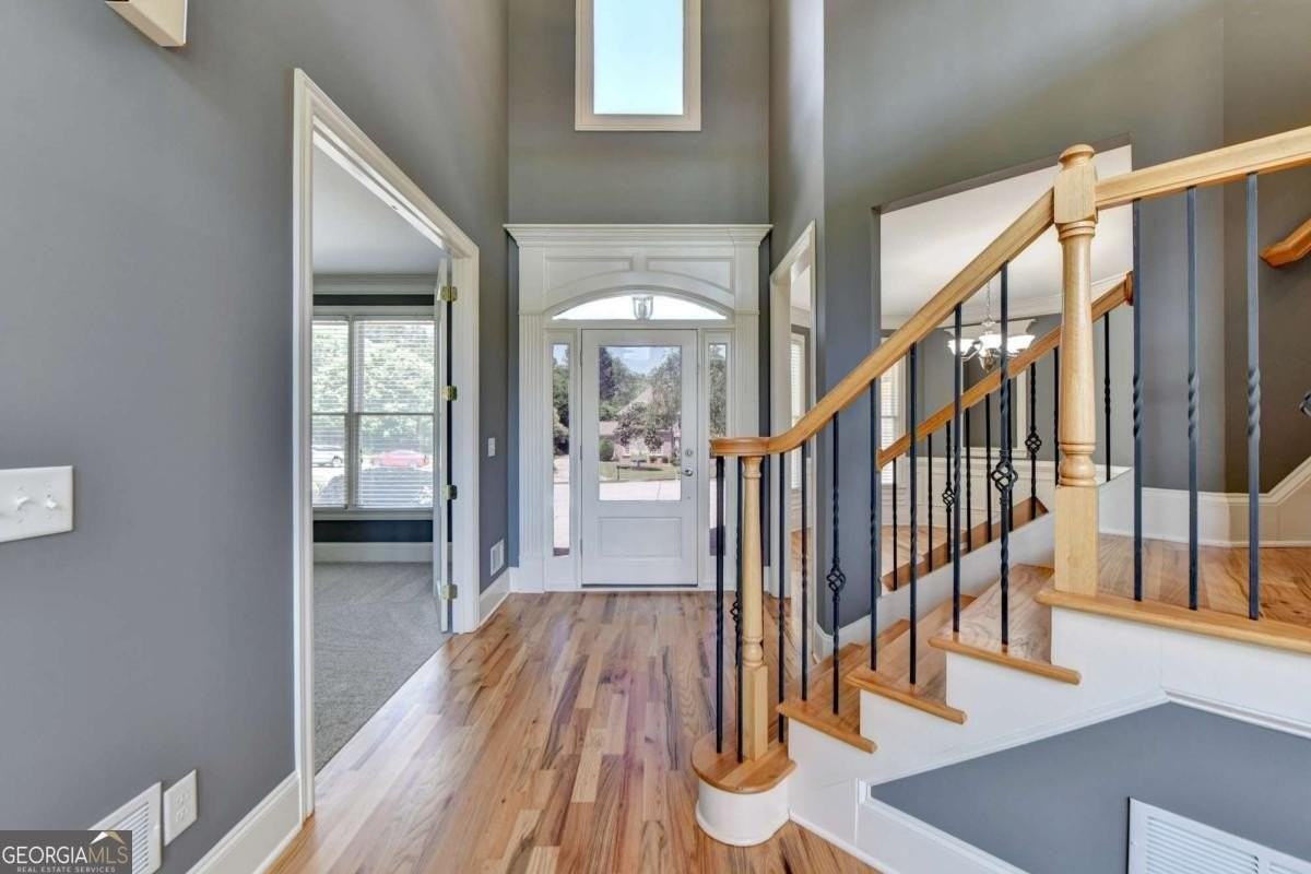 1515 Boomer Cir - Photo 5 of 35