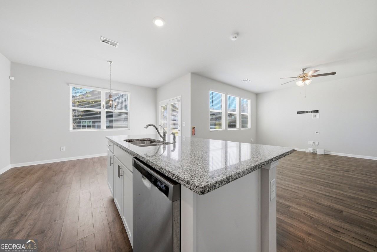 59 Silver Birch Pass - Photo 4 of 26