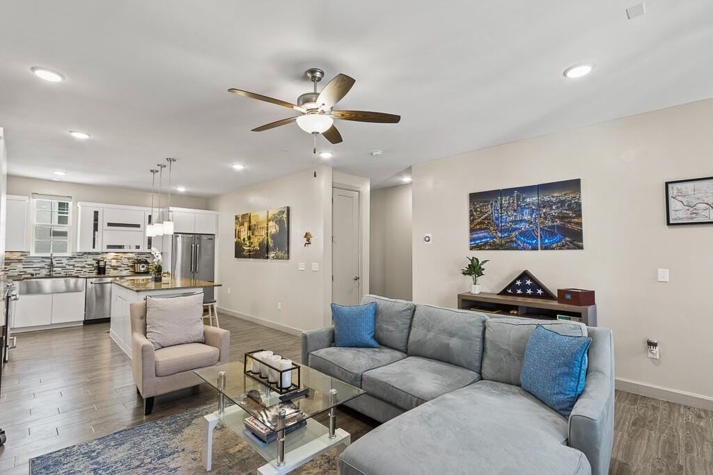 328 Vin Almoradi Ct - Photo 2 of 38