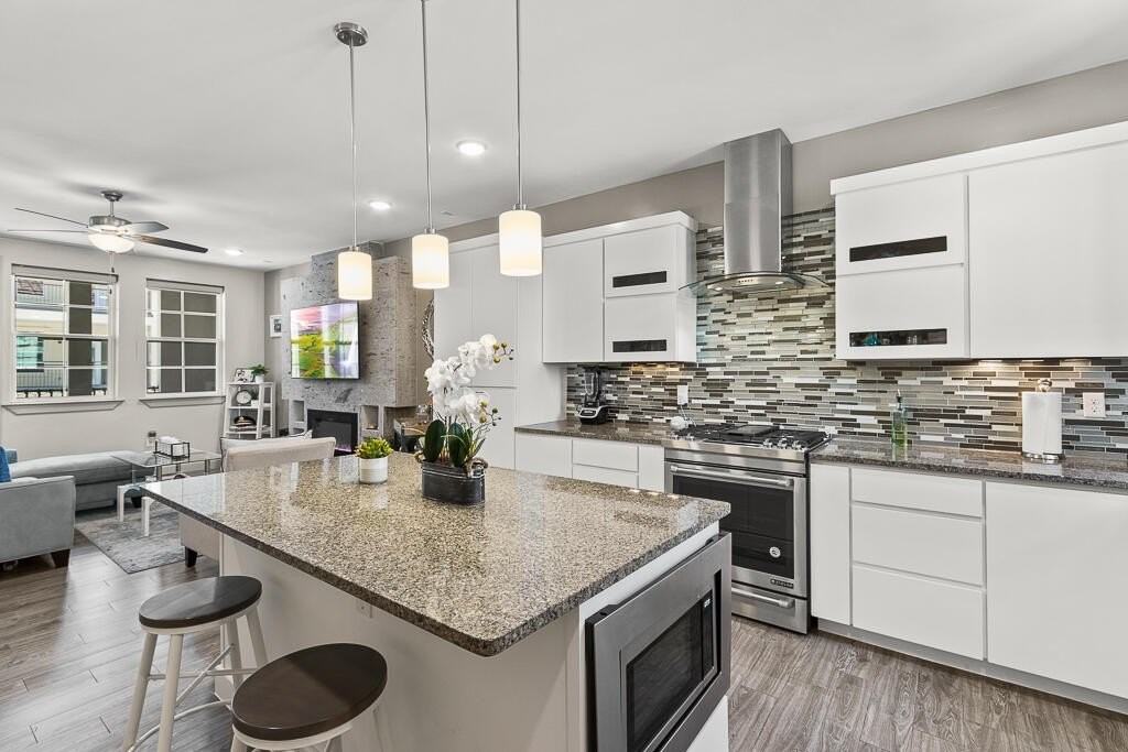 328 Vin Almoradi Ct - Photo 7 of 38