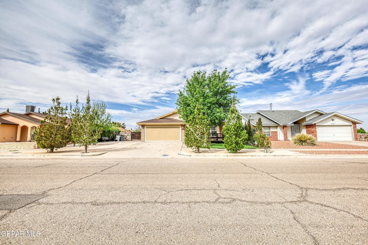 5733 Saplinas Rd - Photo 3 of 50