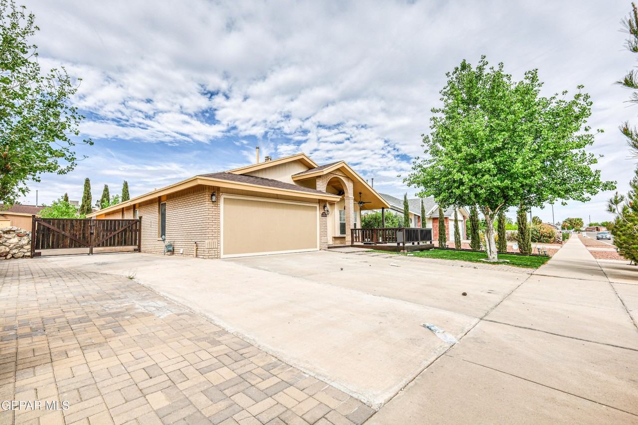 5733 Saplinas Rd - Photo 6 of 50