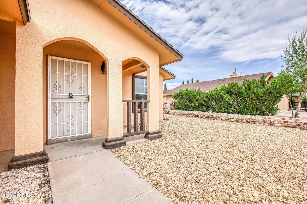 5729 Saplinas Rd - Photo 3 of 42