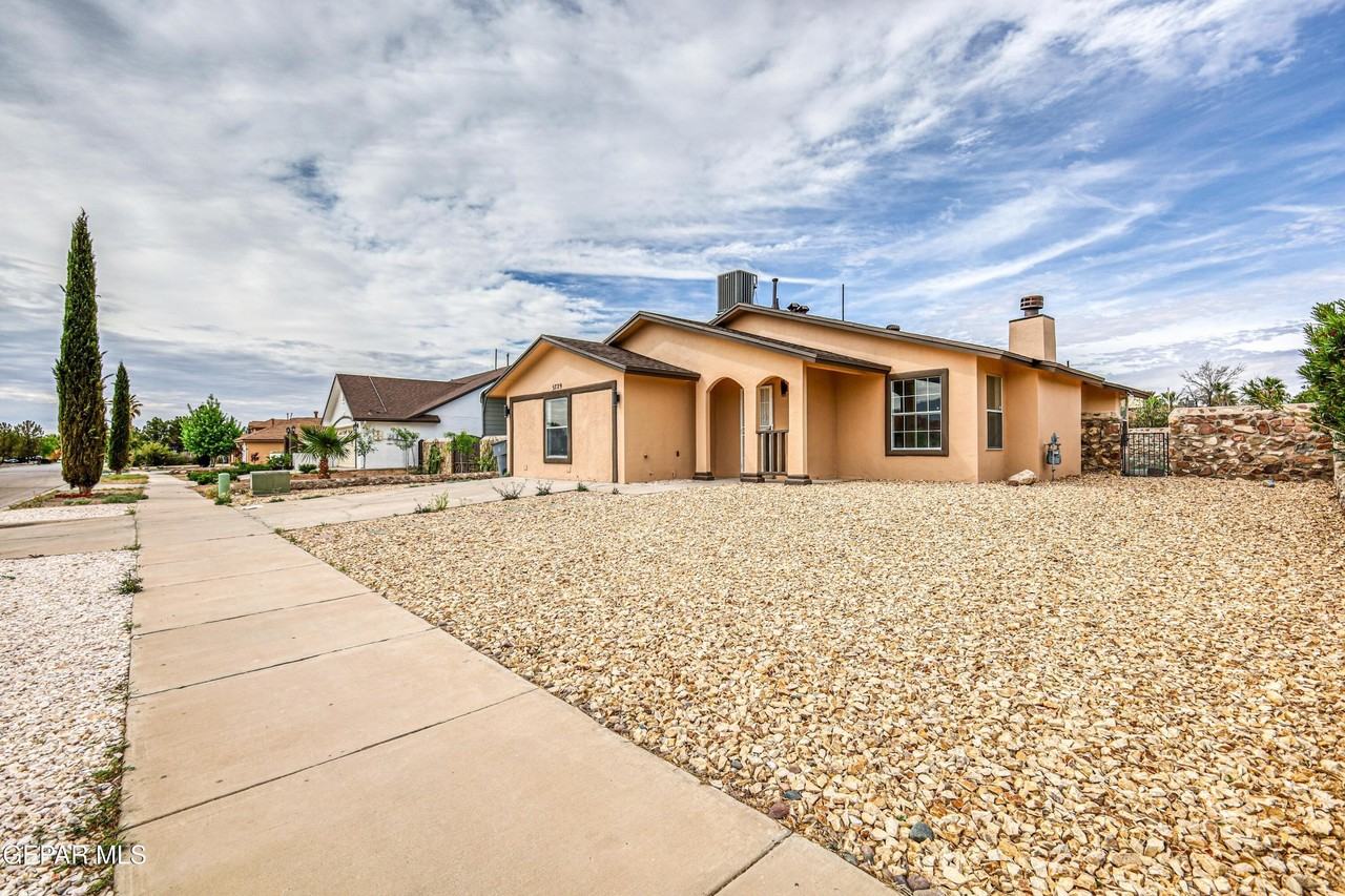 5729 Saplinas Rd - Photo 5 of 42