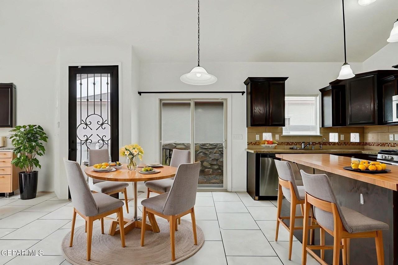 14232 Charles Pollock Ave - Photo 4 of 33