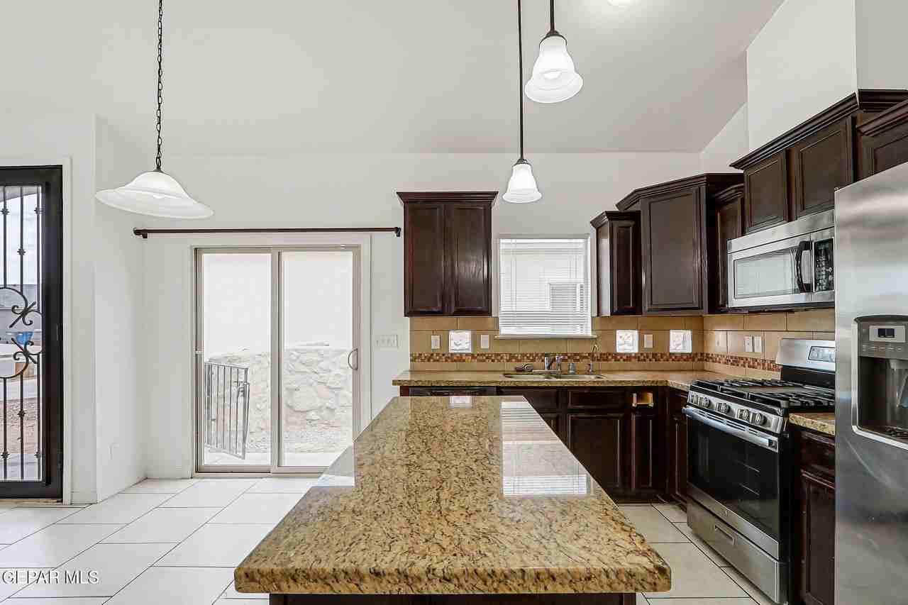 14232 Charles Pollock Ave - Photo 6 of 33