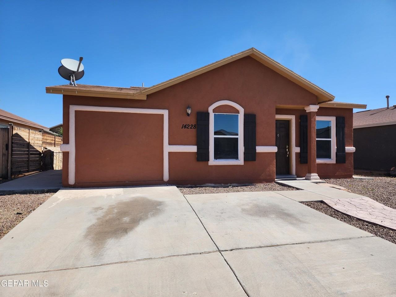 14228 Lasso Rock Dr - Photo 3 of 38