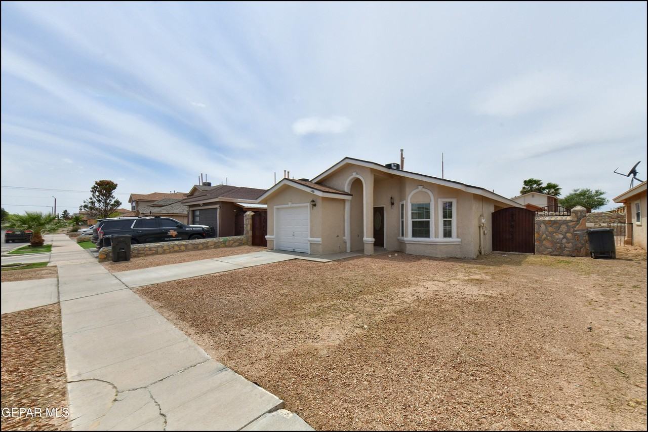 683 Teichelkamp Dr - Photo 2 of 39