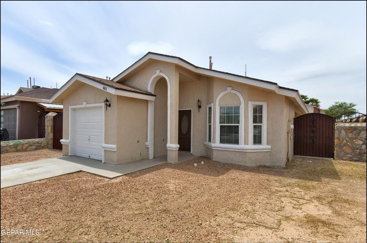 683 Teichelkamp Dr - Photo 3 of 39