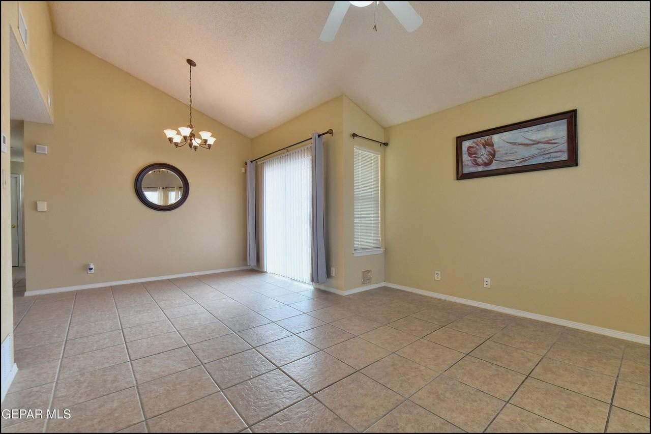 683 Teichelkamp Dr - Photo 7 of 39