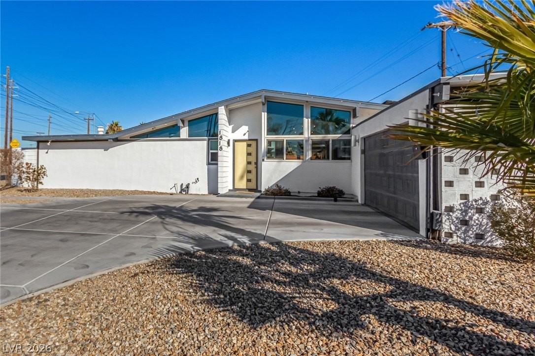 1818 Ottawa Dr - Photo 4 of 36