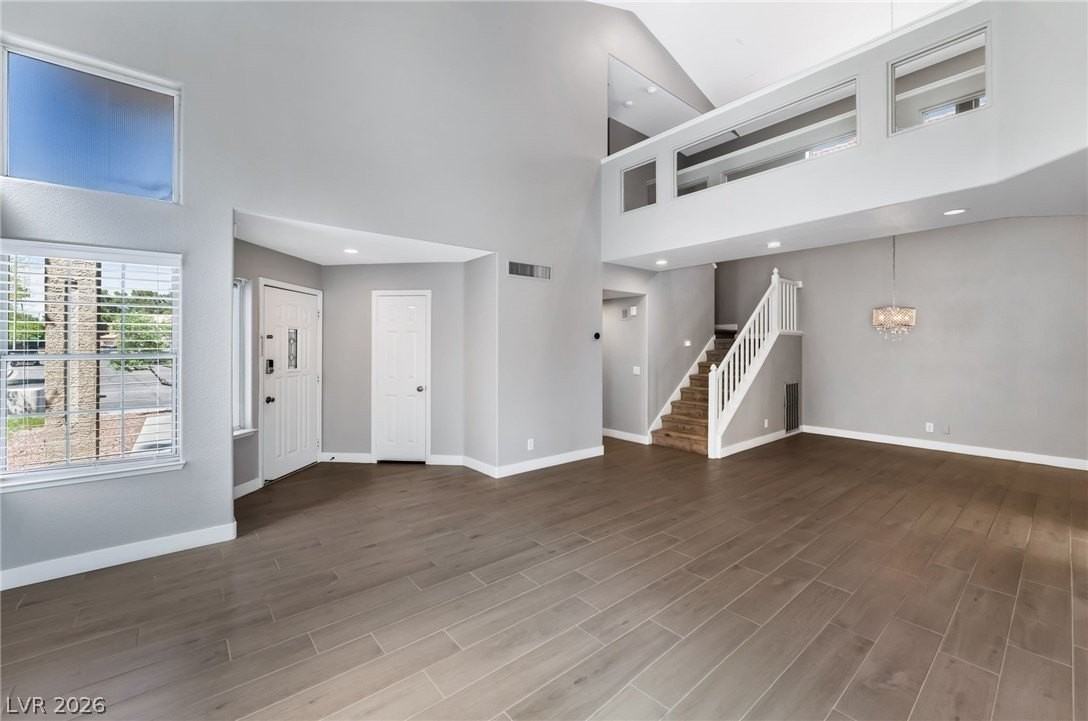 7729 Millhopper Ave - Photo 7 of 47