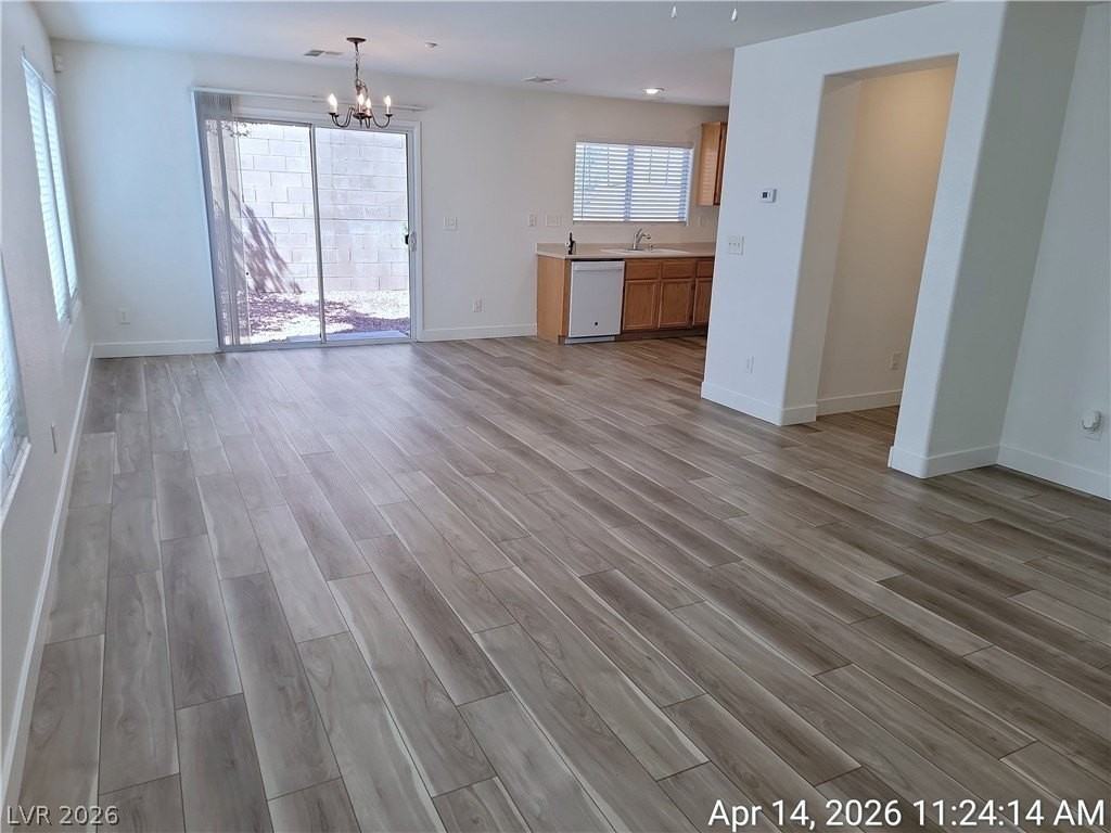 661 Monument Point St - Photo 4 of 37