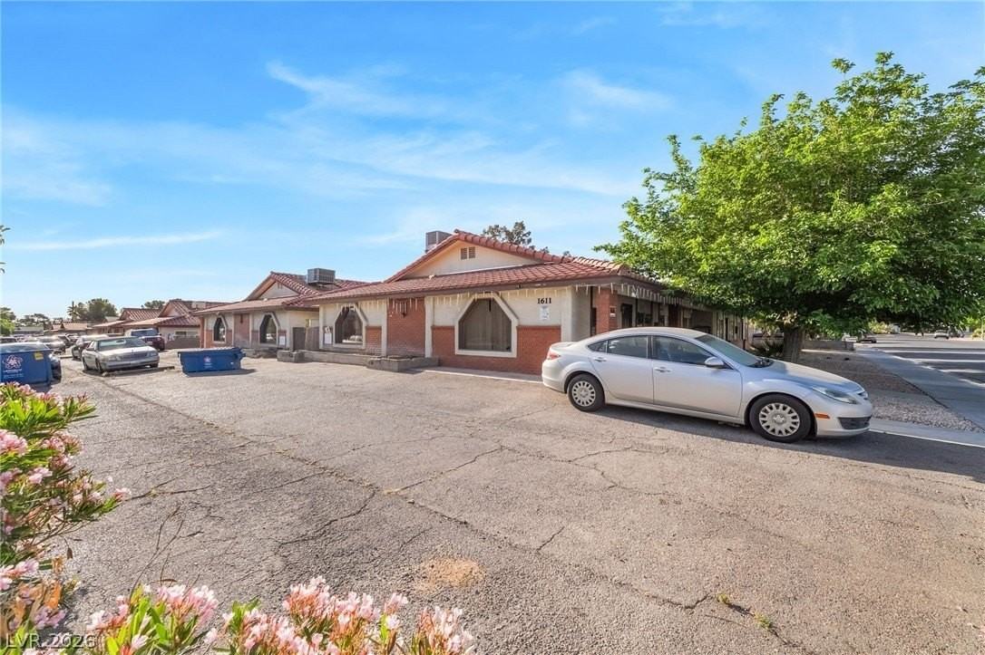 1611 E Harmon Ave #3 - Photo 4 of 28