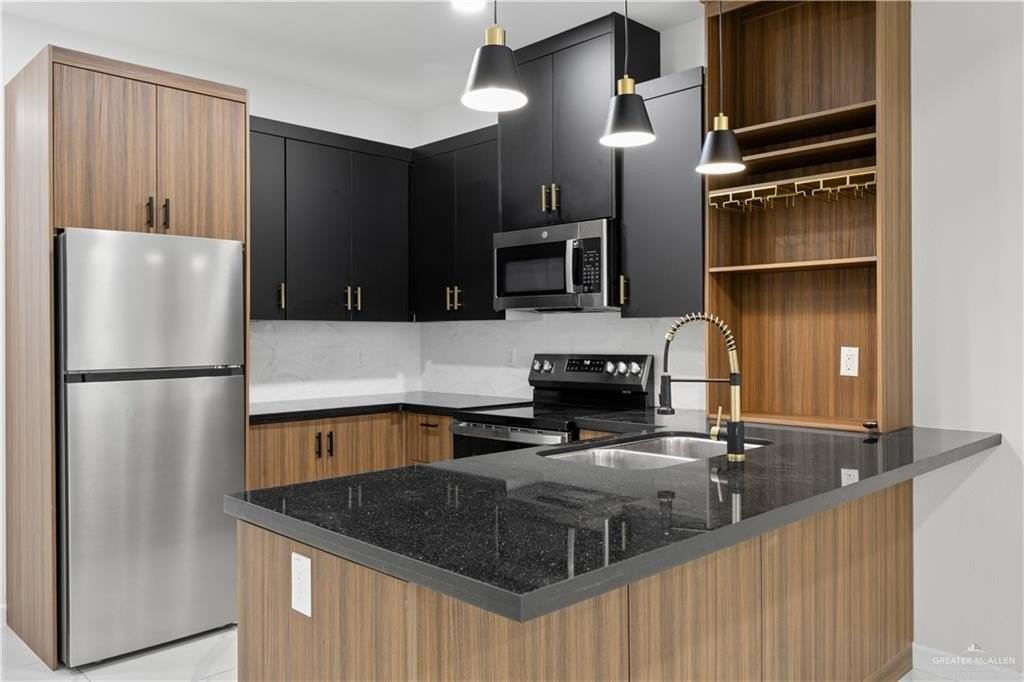 1513 W B St - Photo 5 of 11
