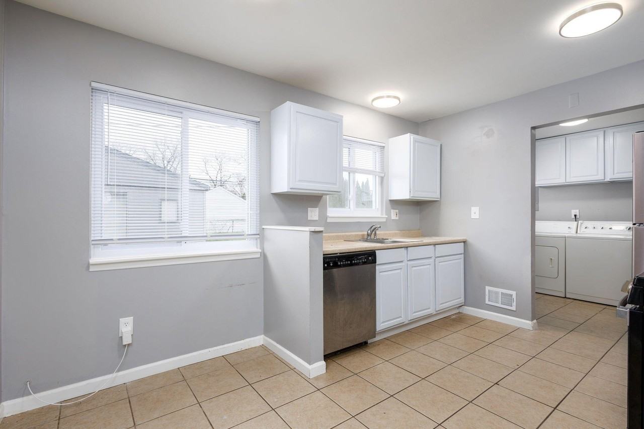 13679 Sidonie Ave - Photo 4 of 29