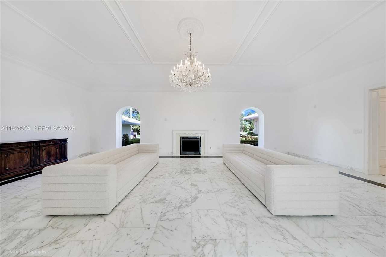55 Lagorce Cir #SFH - Photo 4 of 8