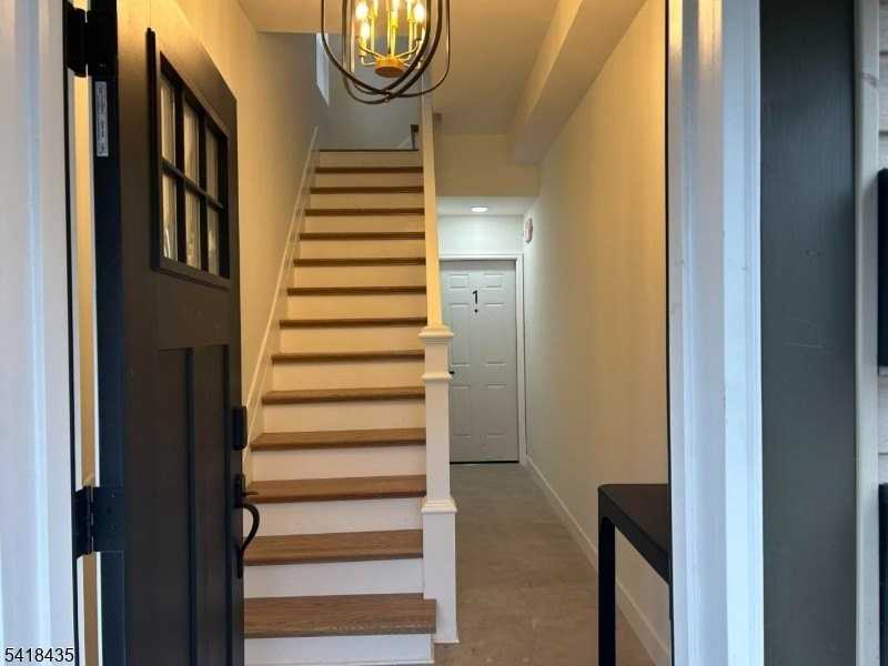 437 Bramhall Ave #1B - Photo 3 of 10