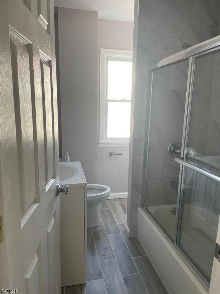 454 E 31st St #2 - Photo 3 of 10