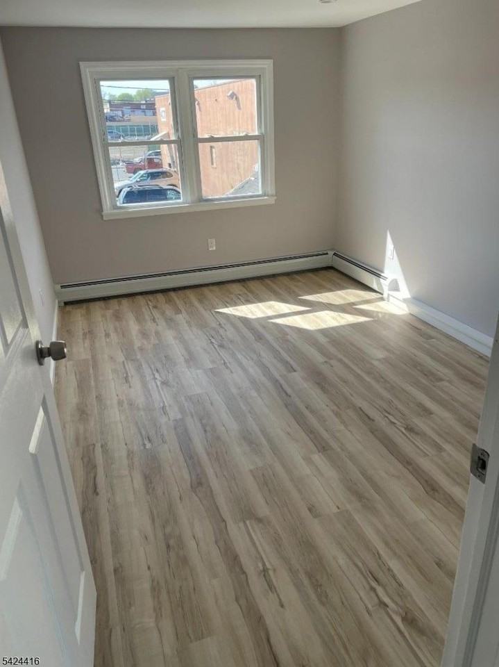 454 E 31st St #2 - Photo 4 of 10