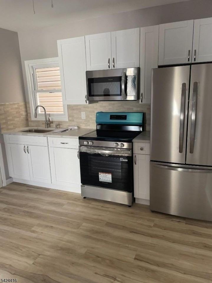 454 E 31st St #2 - Photo 5 of 10