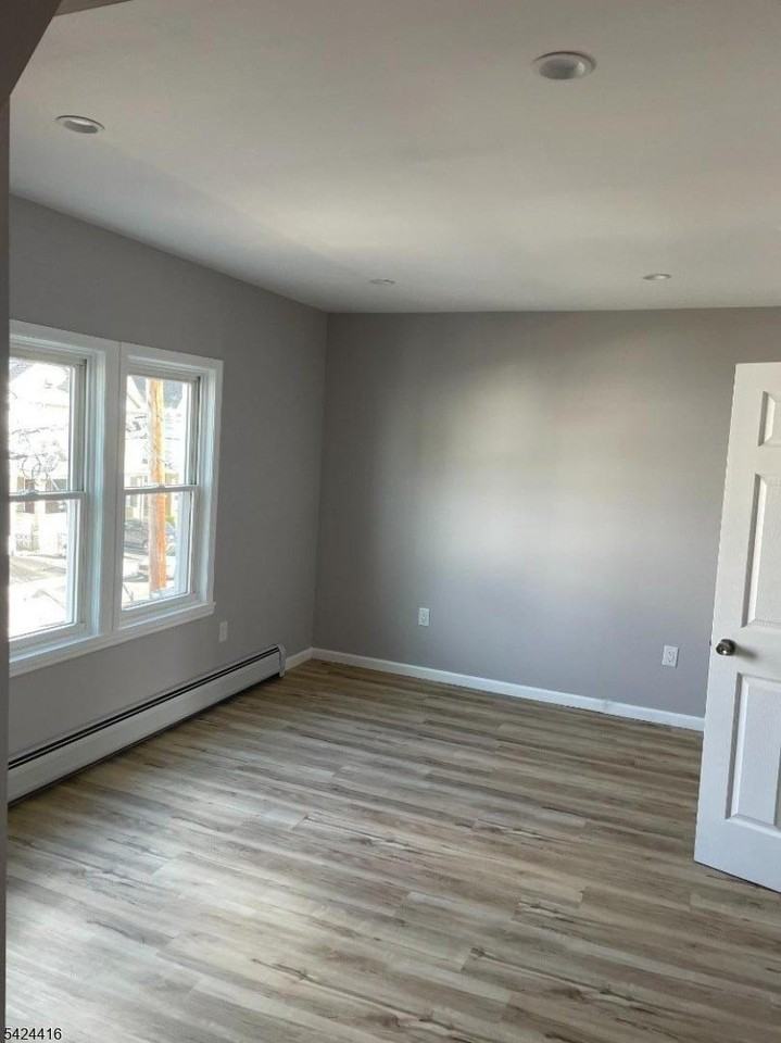 454 E 31st St #2 - Photo 6 of 10