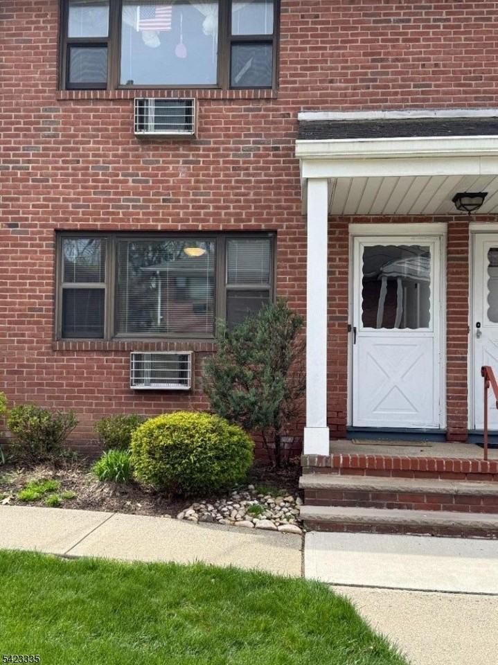 10 Colonial Dr #H - Photo 2 of 13