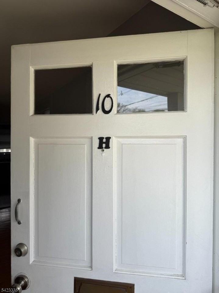 10 Colonial Dr #H - Photo 3 of 13