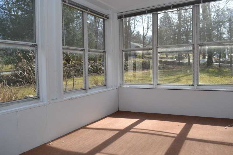 471 Sicomac Ave - Photo 2 of 9