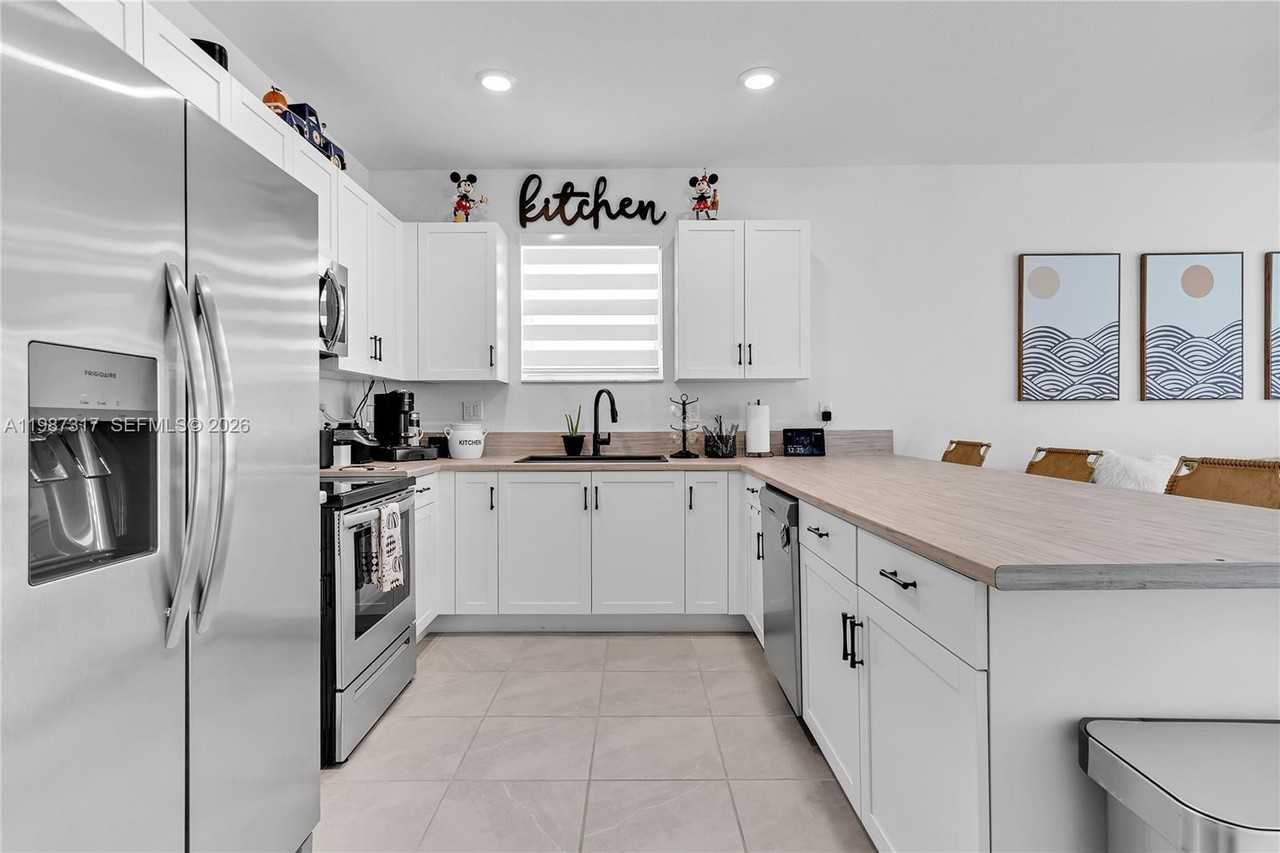 12728 Sw 214th Ter - Photo 2 of 8