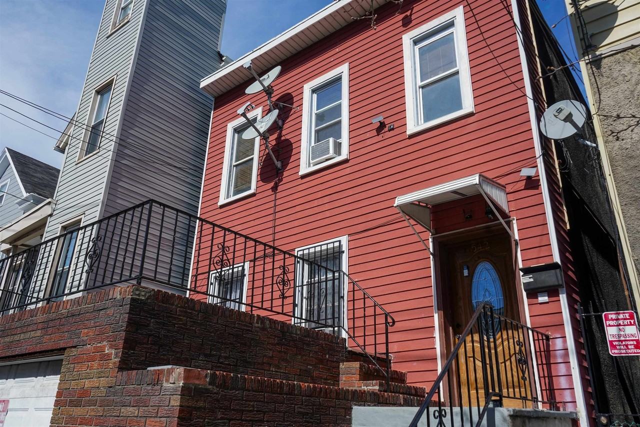 542 41st St #2 - Photo 2 of 6