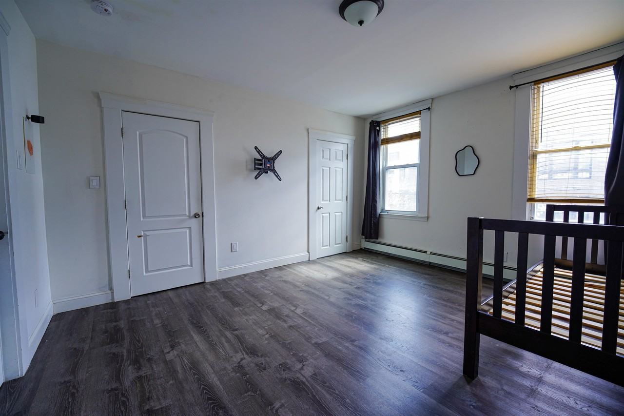 542 41st St #2 - Photo 4 of 6