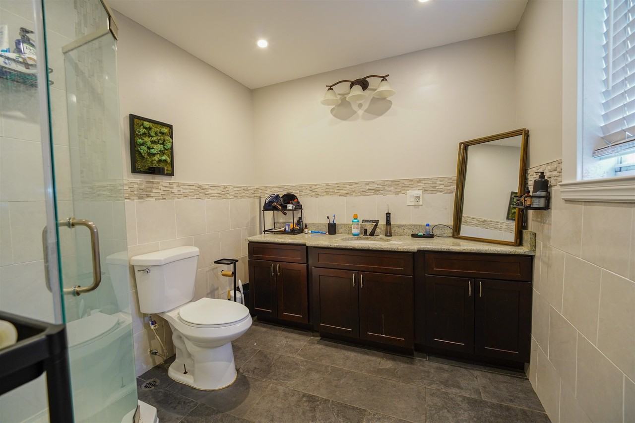 542 41st St #2 - Photo 6 of 6