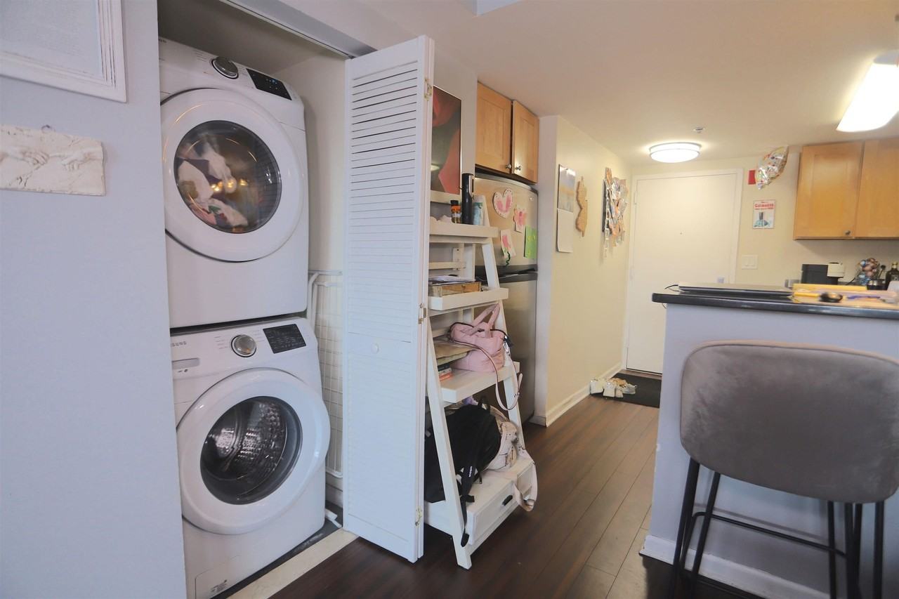 700 1st St #10T - Photo 7 of 27