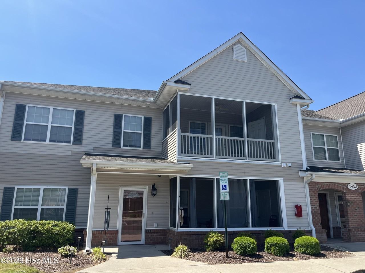 1942 Tara Ct Apt 201 #201 - Photo 2 of 9