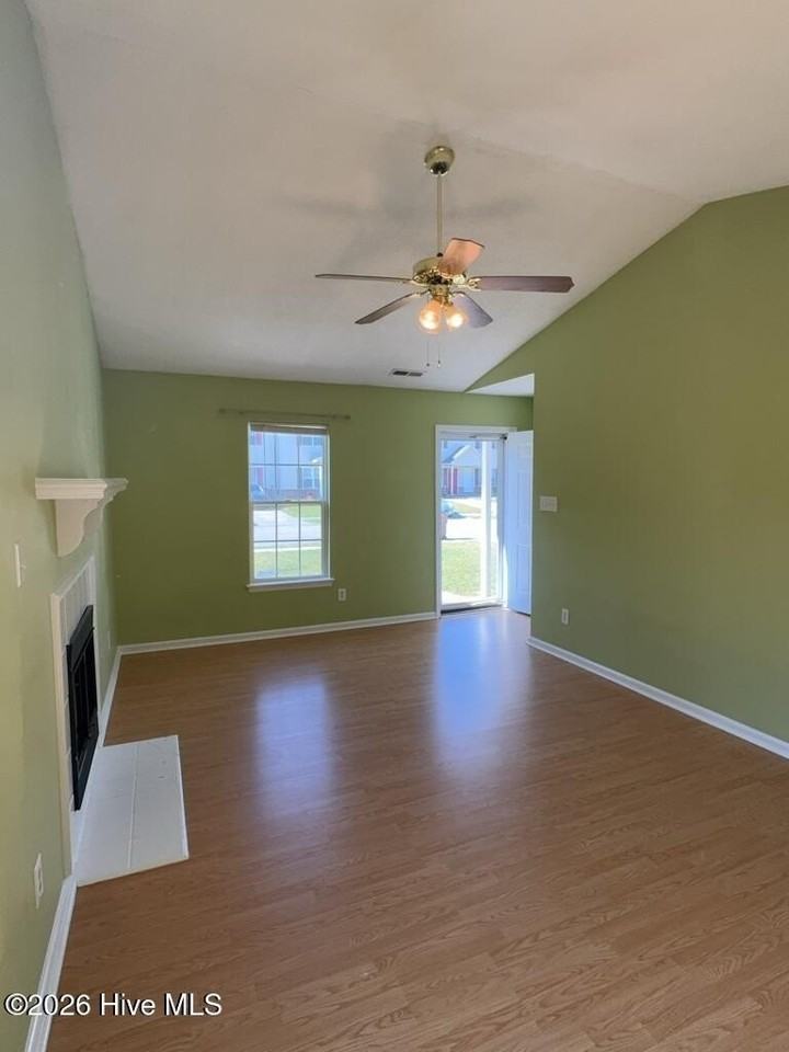 1992 W Brandymill Ln - Photo 4 of 16