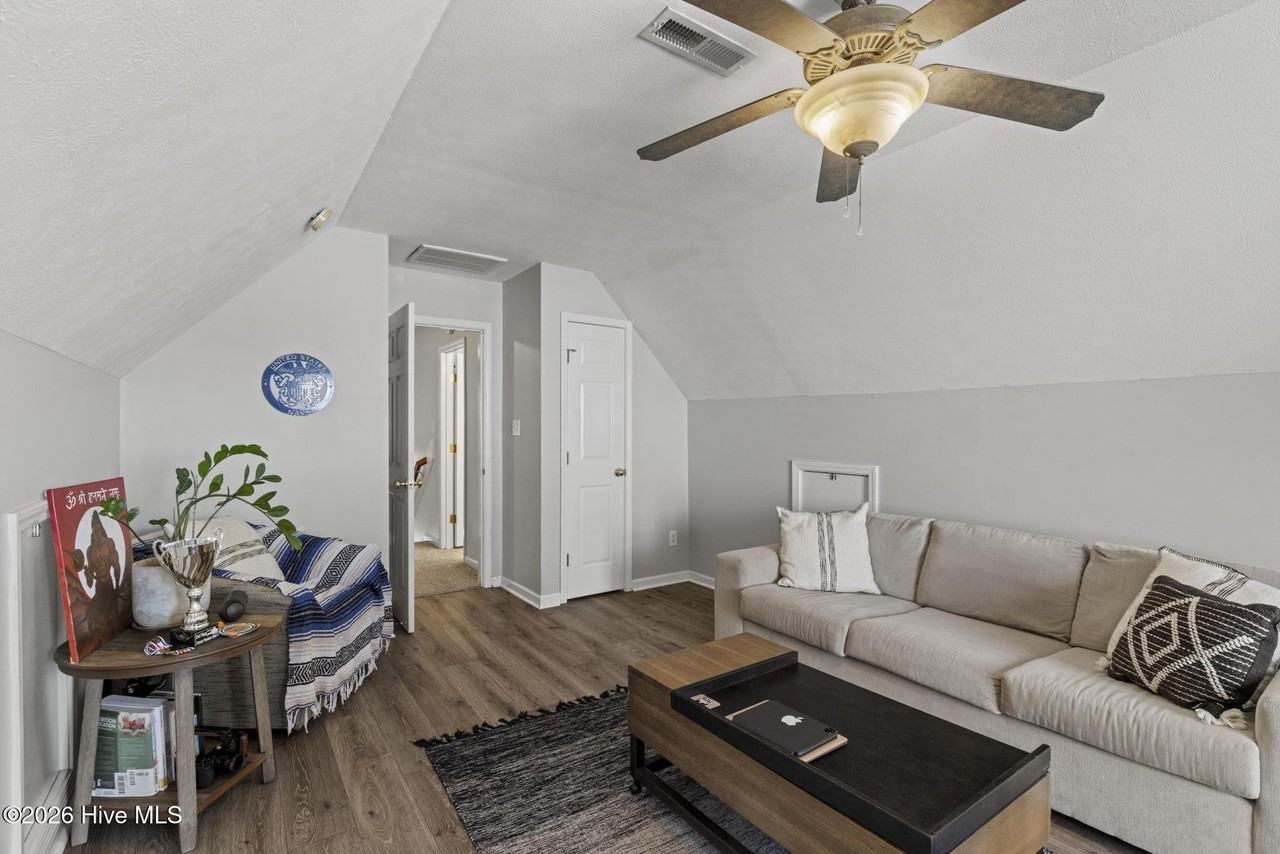 100 Westmont Rd - Photo 2 of 27