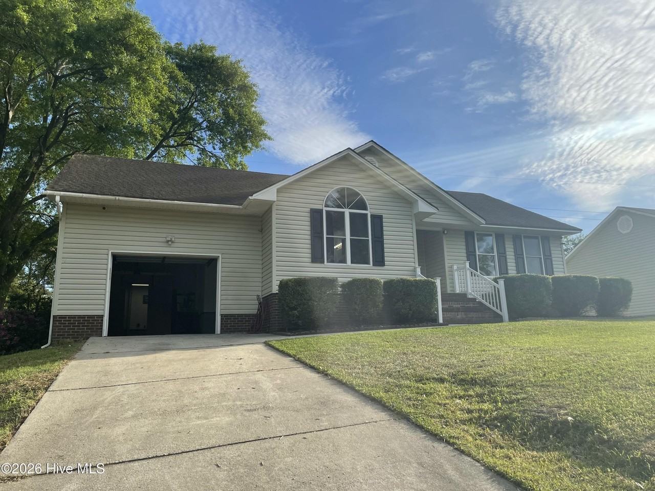 47 Forestdale Dr - Photo 2 of 14